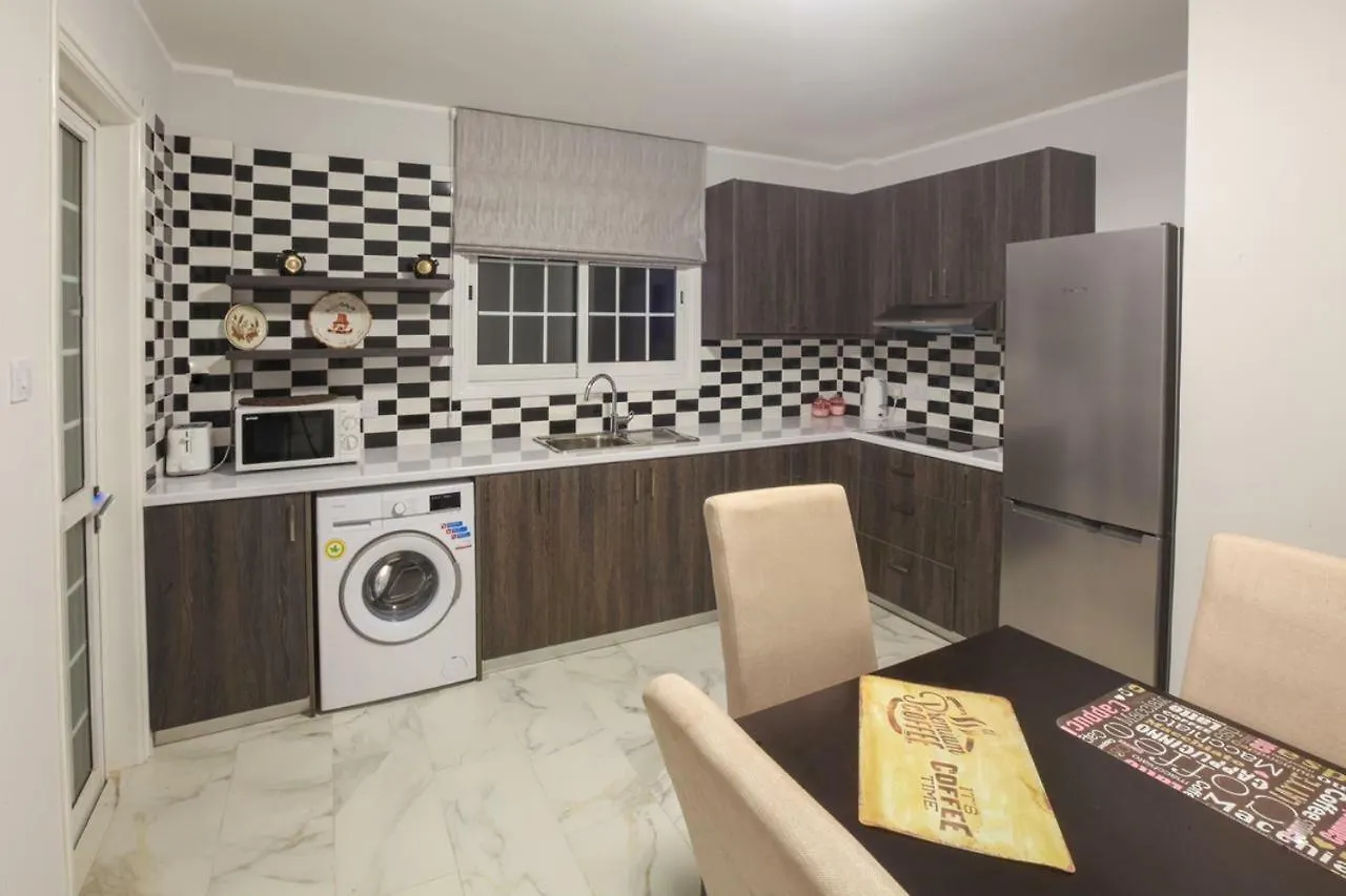Apart Milton Apartman Lárnaka 0*,  Ciprus